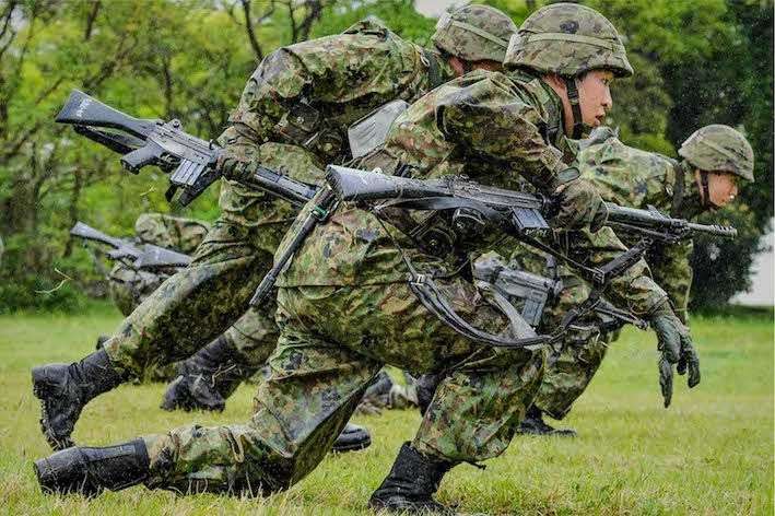 陸上自衛隊が公開した“新ロゴ”に「殺意丸出し」「禍々しくて気持ち悪い」批判殺到、衝撃の“ドクロ”デザイン | 週刊女性PRIME
