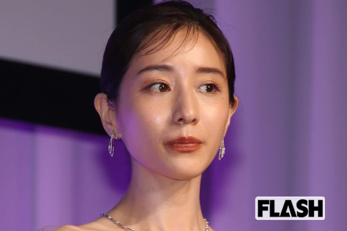田中みな実、“ライラックメイク” にファン賛否…濃いシャドウにリップで漂う “平成感” が「よさ半減」との声も | Smart FLASH/スマフラ[光文社週刊誌]