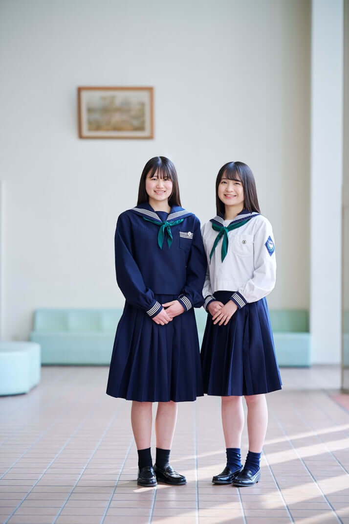 昭和3年からデザインを変えない「セーラー服」が人気！　“広瀬すず”も着た「常盤木学園高校」の制服が愛され続ける理由 「当校の歴史の生き字引のような存在だと思います」