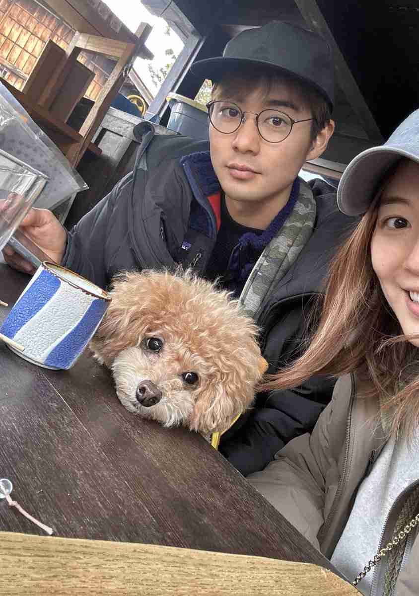 新婚の松井珠理奈、夫・ボイメン辻本達規とのお出かけショット公開「幸せオーラが隠しきれない」「わんちゃんもカメラ目線」と反響