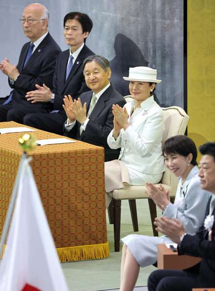 (2ページ目)高市首相が天皇皇后のお望みに背を向けてまで「愛子天皇待望論」に反対する内情｜日刊ゲンダイDIGITAL