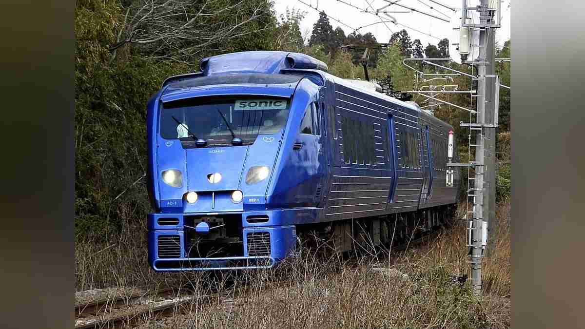 特急ソニックとシニアカーの踏切衝突事故、特急運転士が緊急停止信号見落とす…無線も聞きもらし : 読売新聞