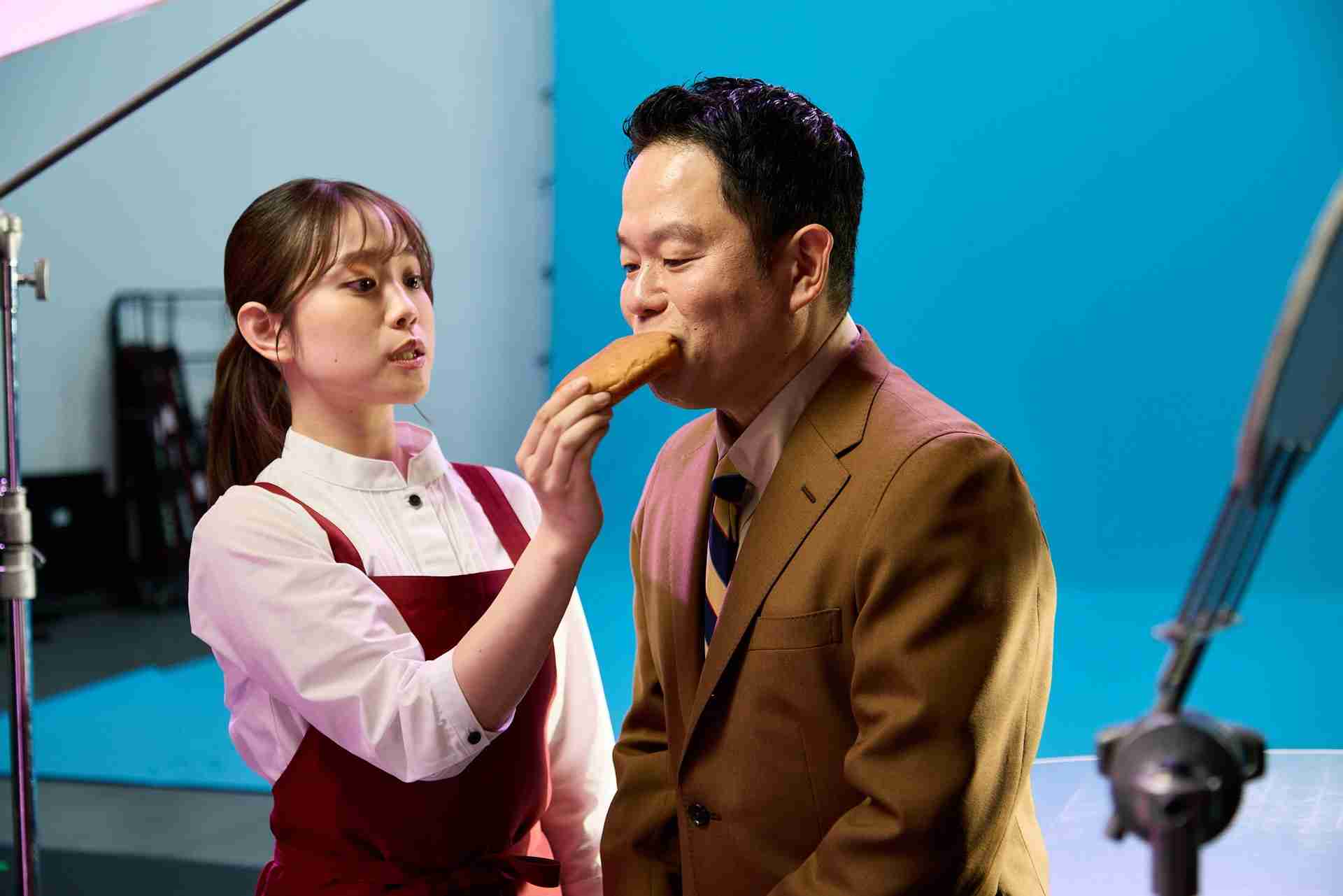 ダイアン津田＆森山未唯コンビが日清「完全メシ BREAD」CM出演、津田が口にしたパンは22個