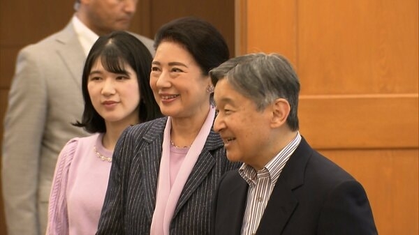 天皇ご一家が2年ぶりに御料牧場でご静養　愛子さまはピンクのニットにワイドパンツ姿｜FNNプライムオンライン