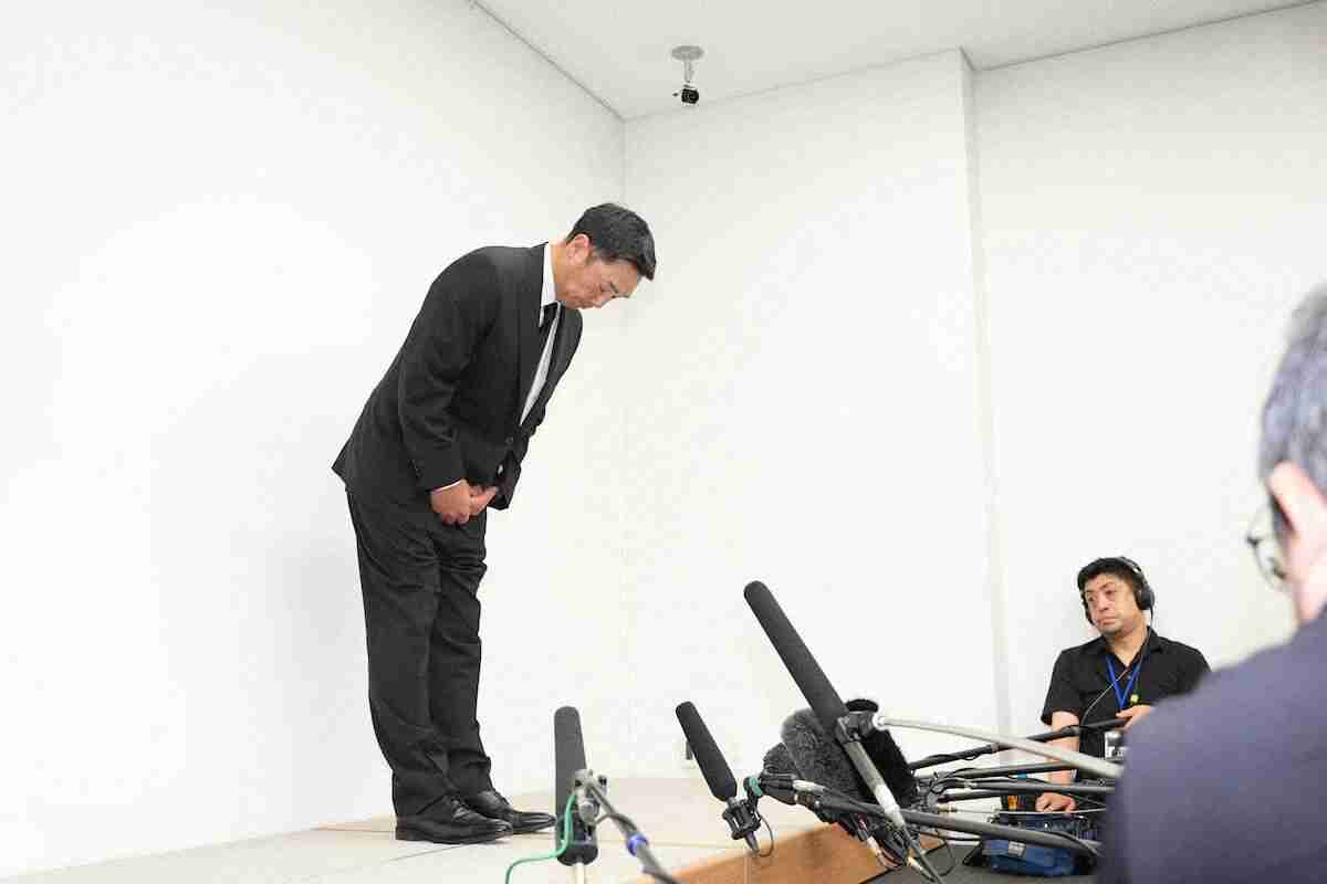 巨人　阿部慎之助監督の辞任発表　「伝統ある巨人軍の名を汚した」と謝罪　球団史上初のシーズン中に監督辞任
