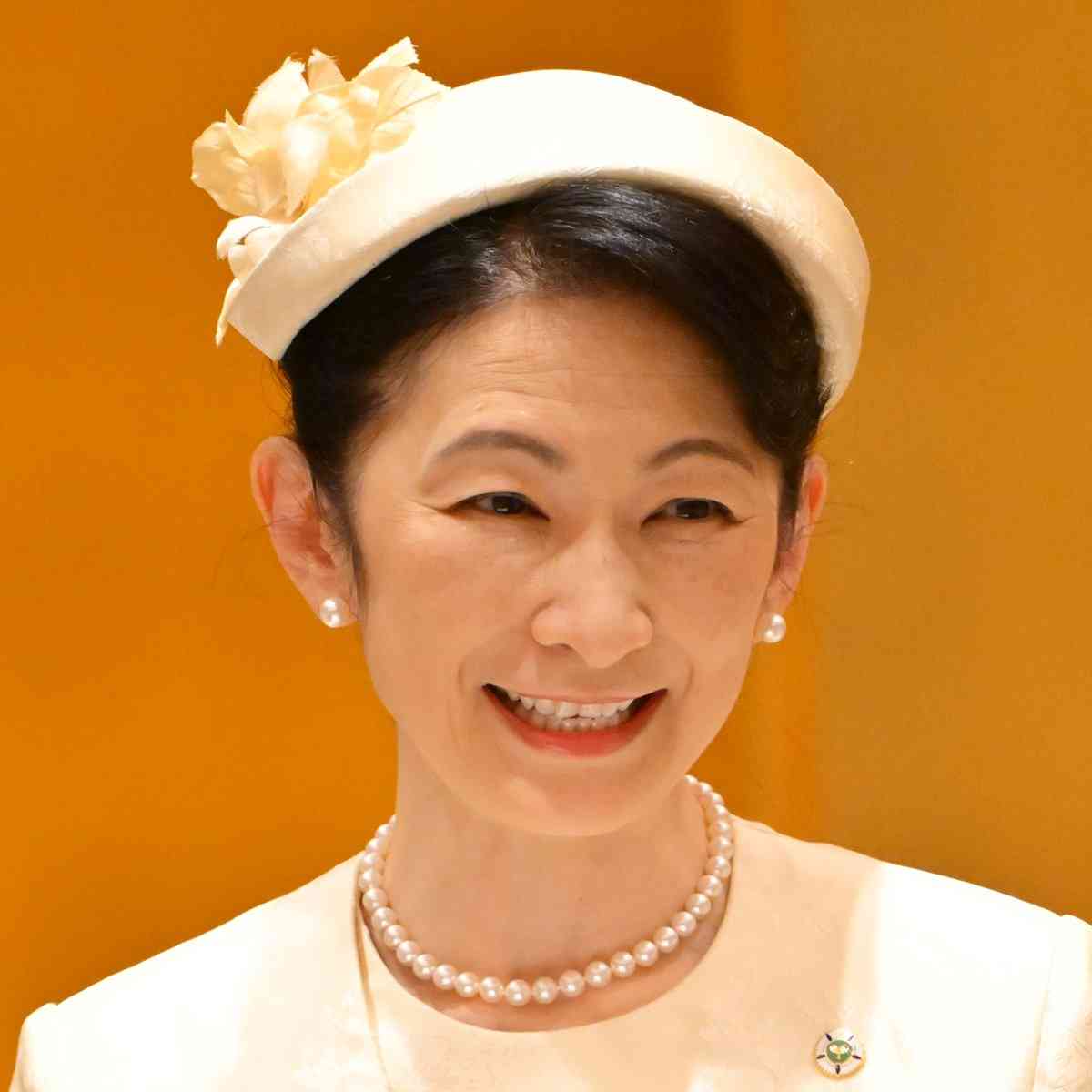 《「旅館の魔法瓶のよう」と批判も…》紀子さま 「全身花柄シースルーワンピ」に賛否…華やかデザインを選ばれた「深い理由」（女性自身） - Yahoo!ニュース