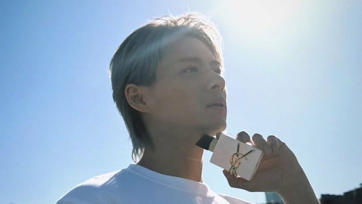 【 Number_i・平野紫耀 】　白T姿の圧倒的ビジュアルに絶賛の声　「ただの白Tなのにめちゃくちゃカッコイイ」　青空の下で見せたクールな表情にファン悶絶 | TBS NEWS DIG