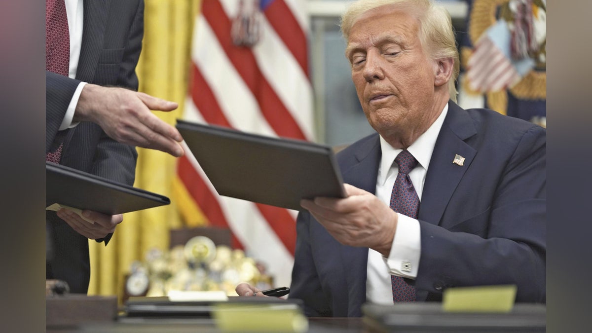 トランプ氏、議会襲撃で禁錮２２年の極右元指導者ら２００人釈放…恩赦や減刑に共和党内からも批判 : 読売新聞