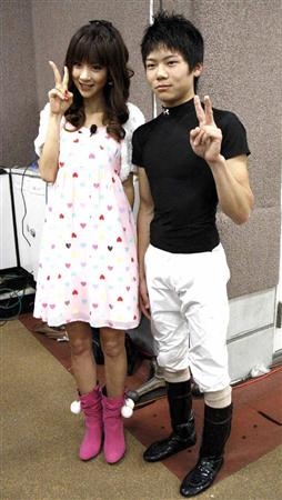 49歳・ほしのあき　13歳年下夫と「幸せそう」三浦皇成騎手と夫婦で「筑波山」へ！結婚15年ラブラブ