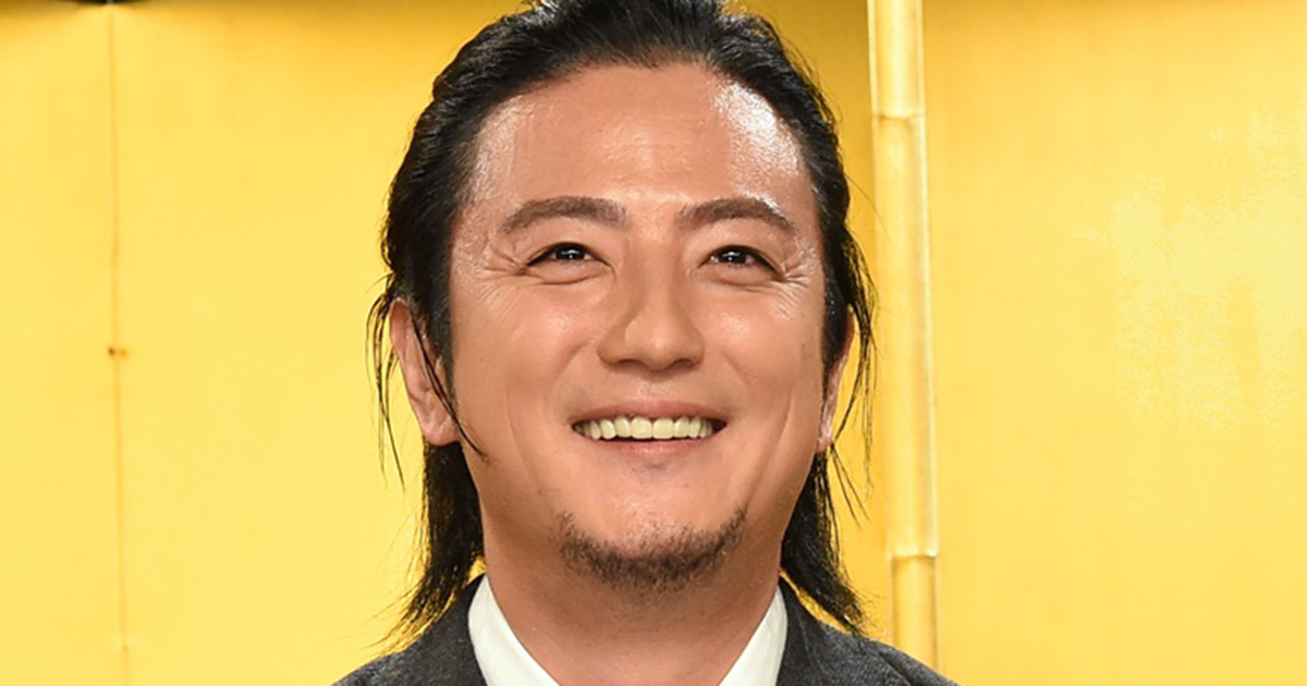 「禁止じゃなかった？」上地雄輔　NHK中継にも映り込み…大相撲を砂かぶり席で観戦も“ルール違反”が波紋 | 女性自身
