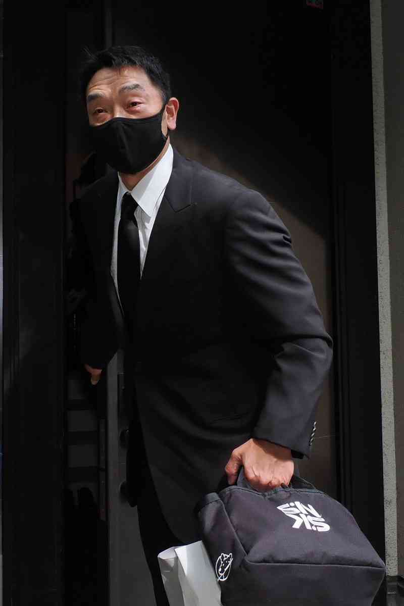 「思い通りにならないと怒る」阿部前監督 二岡コーチが退団、ゴルフでは誰もチームを組みたがらず…球団周辺でも疎まれた “裸の王様”