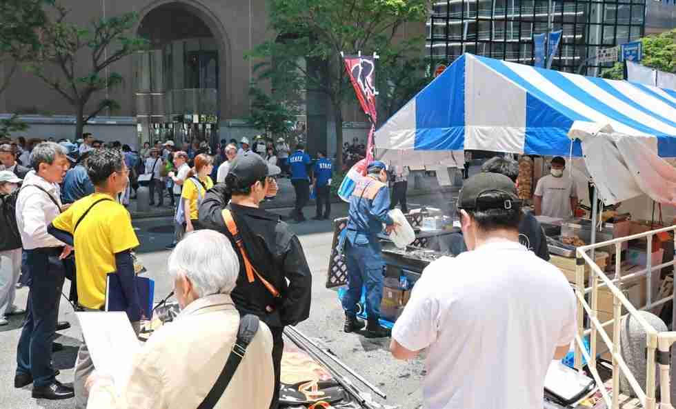 神戸まつり会場で爆発、2メートルの火柱　飲食物販売ブース　「ガスボンベ爆発」と通報