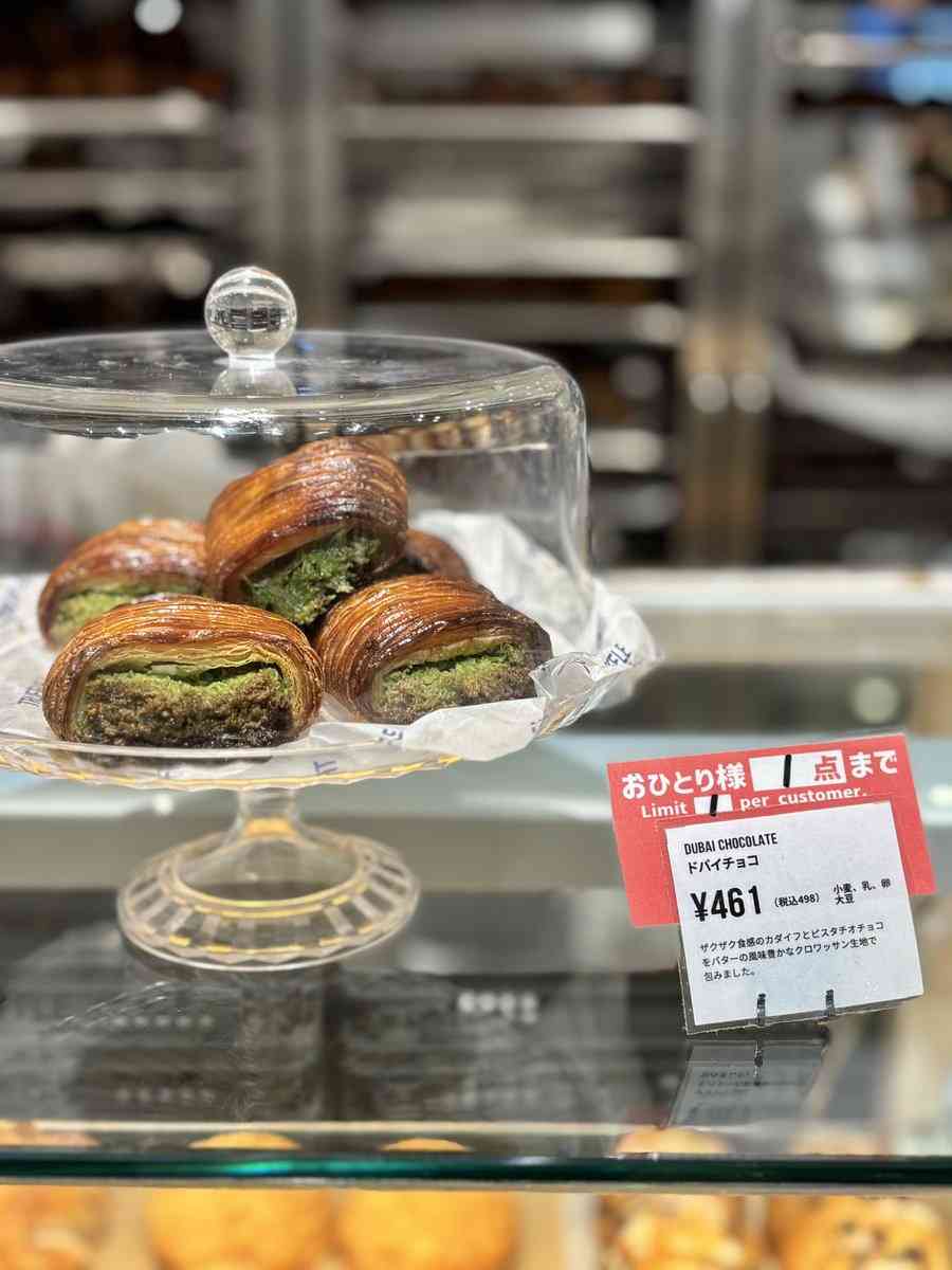話題のドバイチョコパン、2ヶ月前と現在のものを比べてみたらこうなっていた「たった2ヶ月でえげつないナーフ入れてて草」
