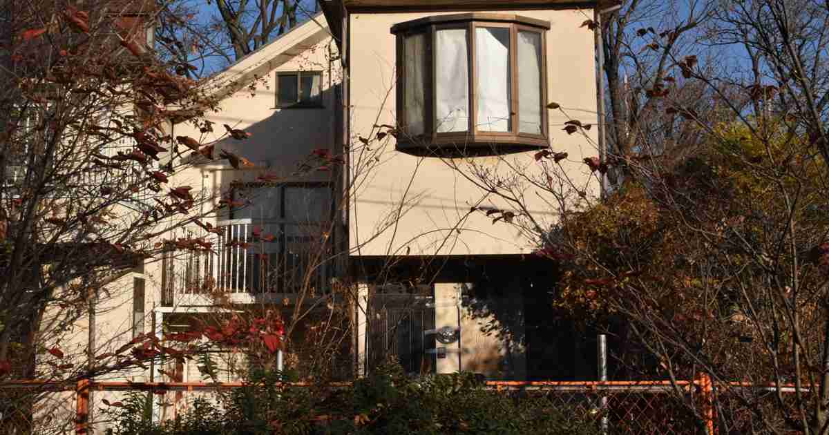 「事件知らなかった」世田谷一家殺害の住宅に侵入疑い　2人逮捕 | 毎日新聞