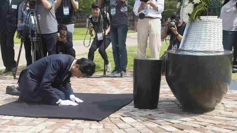 11回頭を下げた鳩山元首相、「お詫び」を明記する安倍首相　韓国の受け止め方は（木村正人） - エキスパート - Yahoo!ニュース