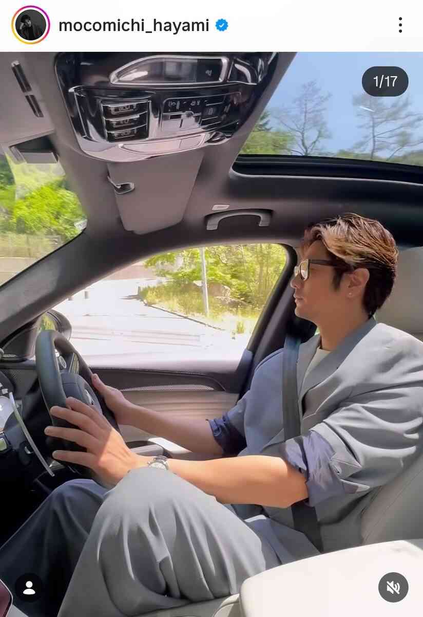 速水もこみち　高級車に乗る姿「足が窮屈に」「運転席狭そ」「大変そう」「脚長すぎ！！」驚がくスタイル