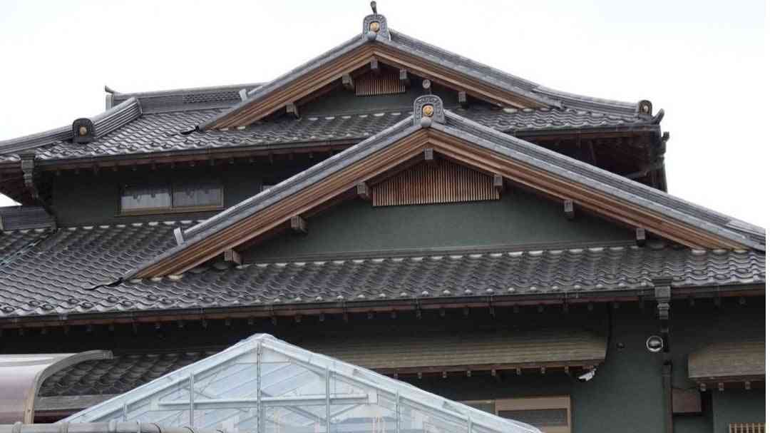 《栃木・強盗殺人》「ゴボウ御殿」と地域に親しまれ外国人も住み込む“豪邸”が標的に…「テレビでも取材された有名なお宅でした」前日から度々不審者…16歳少年が次々と逮捕 | 集英社オンライン | ニュースを本気で噛み砕け