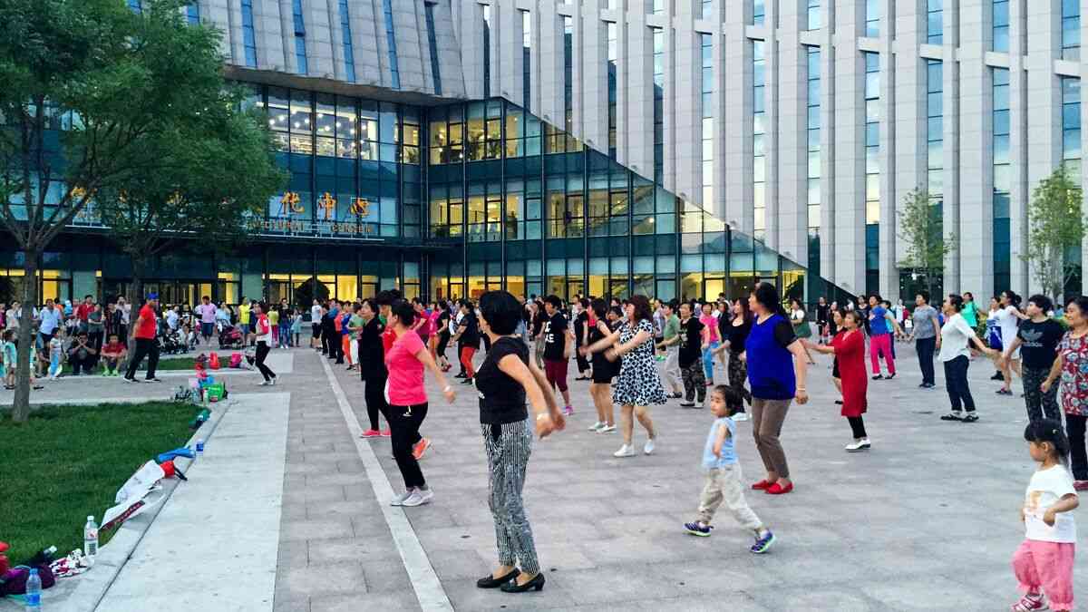 ｢小卒の富裕層｣が日本の不動産を爆買い…中国の若者を絶望させている｢踊るおばちゃん集団｣の知られざる正体 | PRESIDENT Online（プレジデントオンライン）