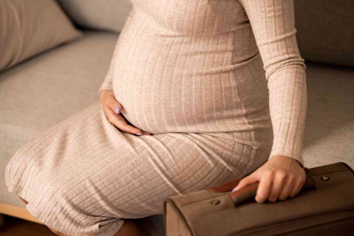 「わざわざ優しそうな人の横に立ったのに」妊娠9か月、新幹線自由席で誰にも席を譲られず。あげくに放たれた「まさかの言葉」