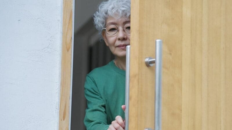 「おかえり。でも、帰ってくれるかな」〈年金月13万円〉75歳母、孫を連れて離婚出戻りの43歳娘を拒絶した理由 | ニコニコニュース