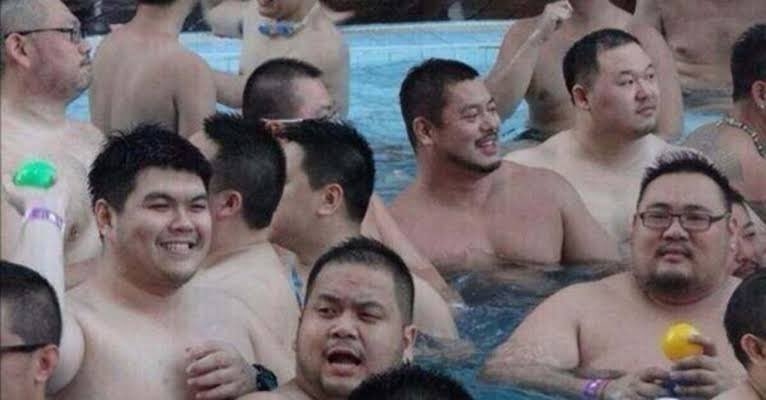 「全裸のおじさんがいっぱい」元港区女子のプールパーティー告白に騒然「著名人なんだ！」