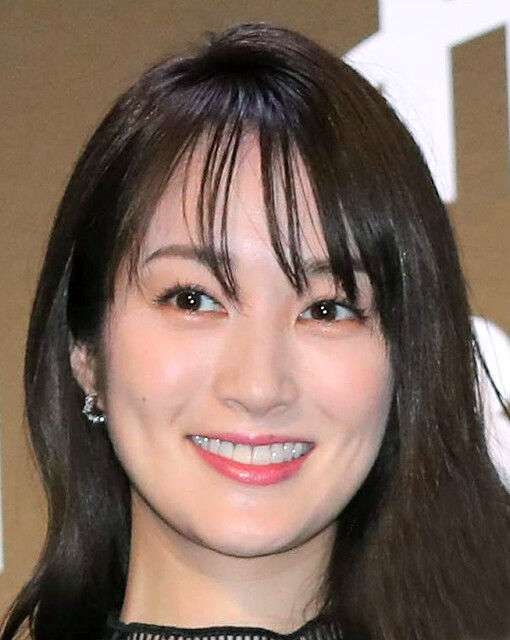 高梨臨、夫・槙野智章とおそろコーデで夫婦ショット「お似合いすぎる！」結婚4年もラブラブ