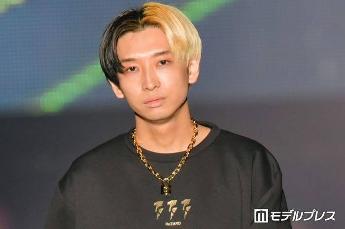 ヒカル、交際中「日プ女子」加藤神楽とのGWデートショット公開「雰囲気似てる」「お似合い」の声 - モデルプレス