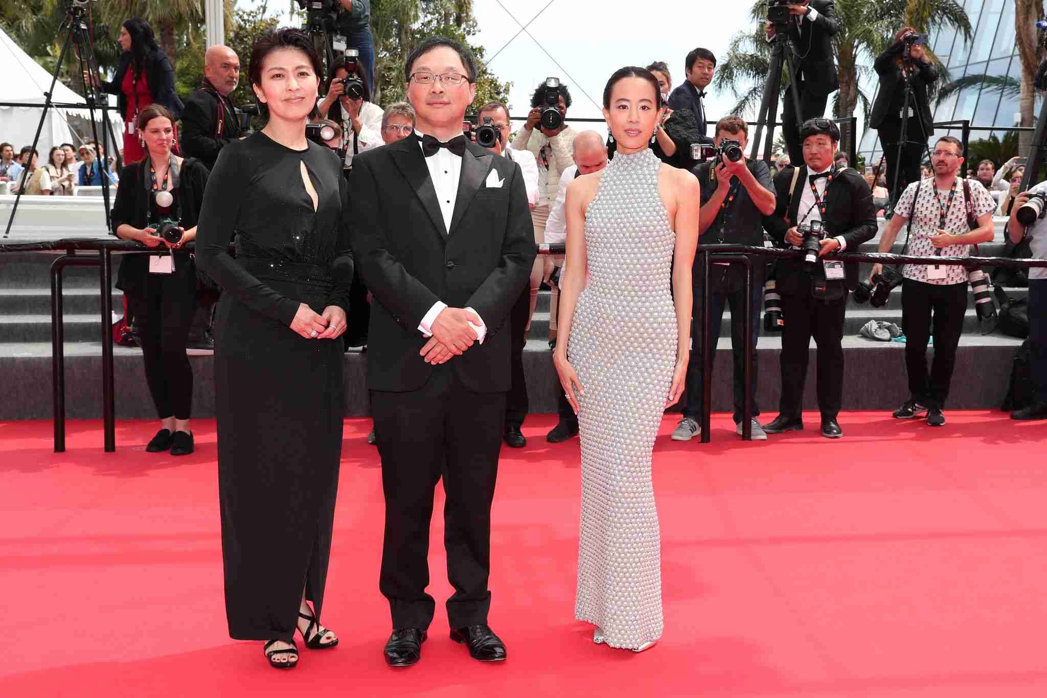 松たか子、カンヌ映画祭のドレス姿が素敵。「オールバック似合いすぎ」「胸元開いたドレスなのに上品でかっこいい」