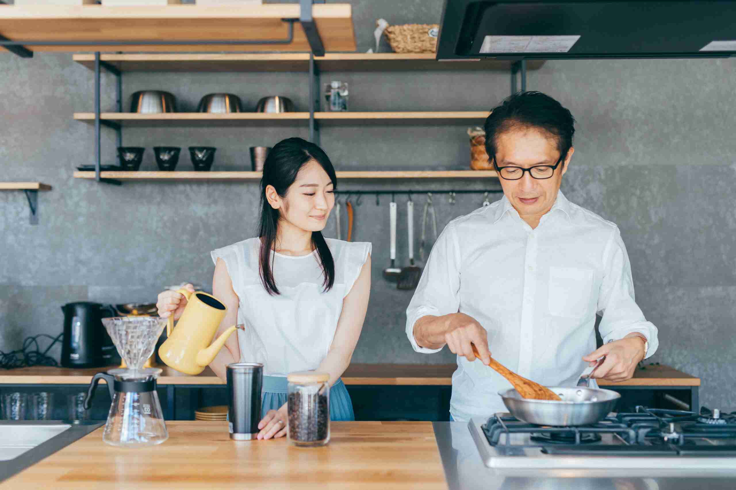 年の差婚って何歳差から？メリットとデメリットを徹底比較 - 【業界最大級】結婚相談所・婚活するならツヴァイ ZWEI｜成婚数No.1婚活するなら結婚相談所のツヴァイ(ZWEI)