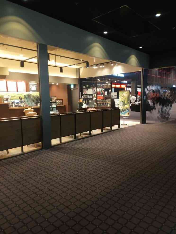 「え、ダメなの!?」映画館にスタバを持ち込もうとしたら注意された…“ほぼ一体化”店舗で続出する「勘違いトラップ」に共感殺到、運営会社の見解は？