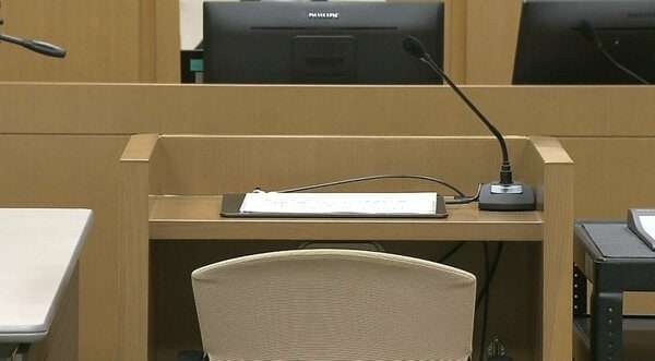「舌の運動」と偽り自らの陰部を舐めさせた歯科医　体液まで…初公判で明らかになった鬼畜の所業　「間違いはありません」と起訴内容を認める　スタッフがいない休診日を狙い予約受け入れ