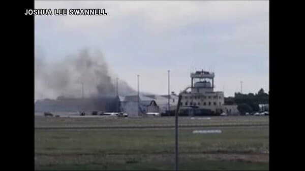 オーストラリアで小型機が格納庫に墜落、日本人訓練生ら2人死亡、10人重軽傷｜FNNプライムオンライン