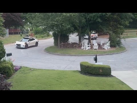 Empty Waymos invade Atlanta neighborhood, circle cul-de-sac for hours with no passengers