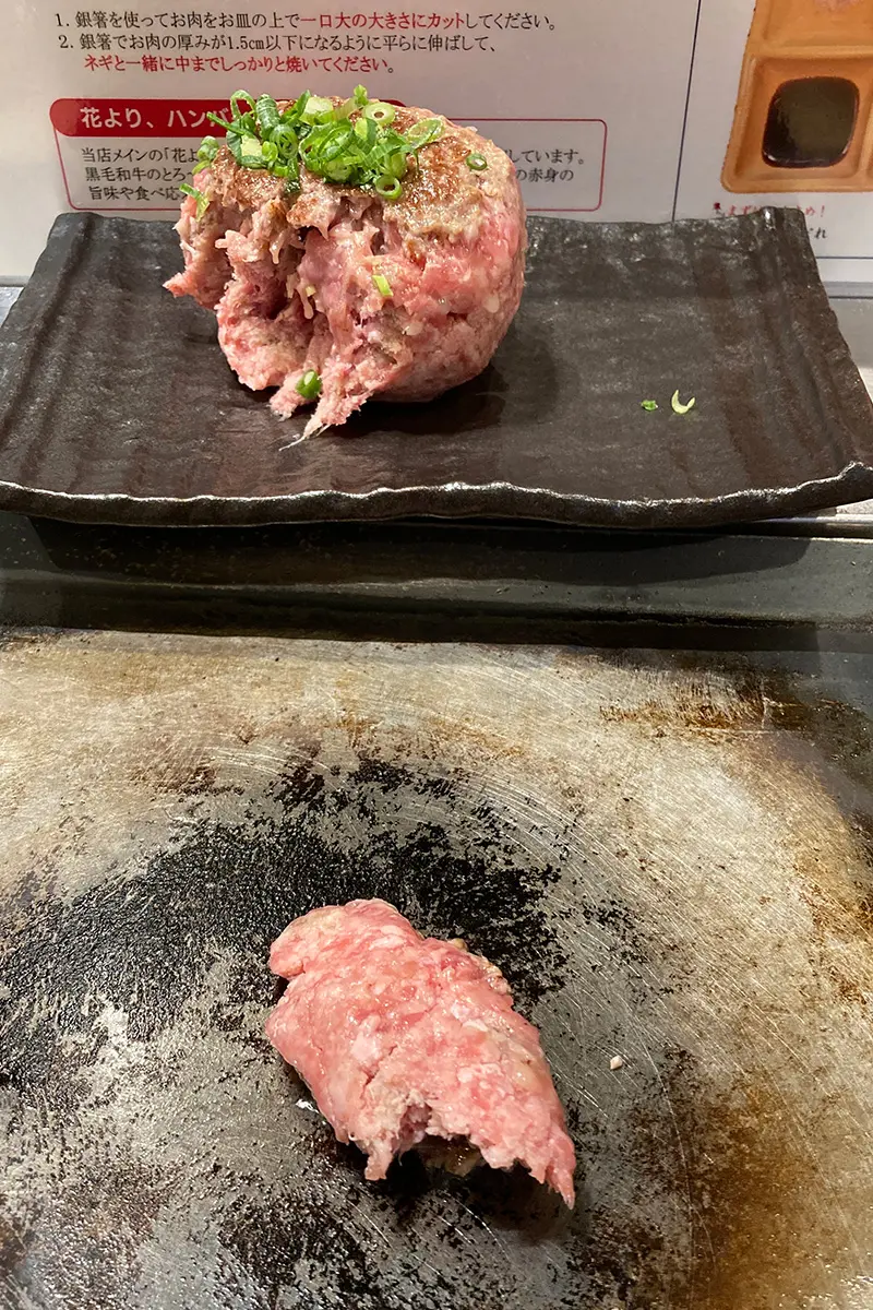《レア状態で提供》“客が焼く”スタイルのハンバーグ店で食中毒…営業禁止処分明けに訪れた客は「店員から火を通すようしっかり指示が」