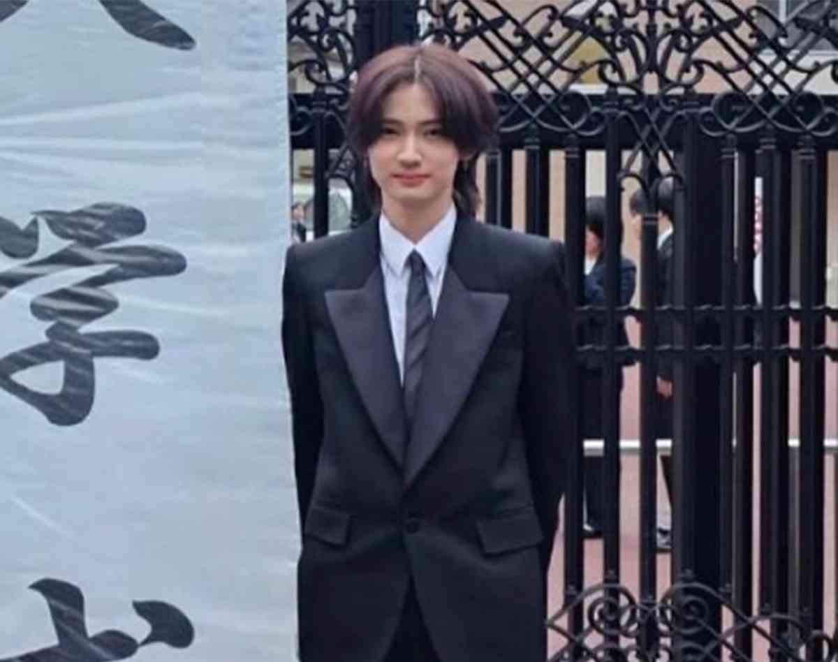 「甘やかし過ぎ」の声も…市村正親＆篠原涼子　長男・市村優汰（17）のTikTokに2人で登場も…“素行不良”騒動の息子への支援に広がる懸念（女性自身） - Yahoo!ニュース