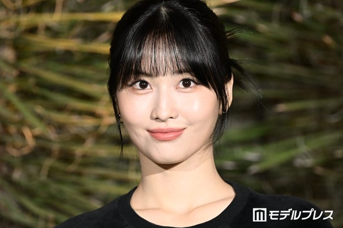 TWICEモモ、日本の人気歌手との密着プリクラ披露「2人とも目ぱっちりで可愛い」「貴重」と話題 - モデルプレス