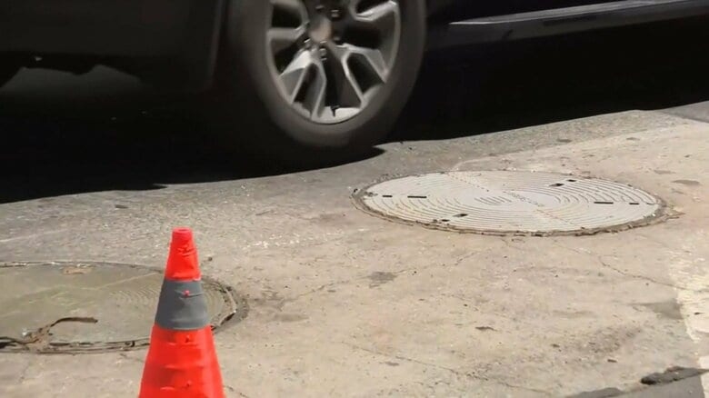 車降りた女性がマンホールに転落し死亡 蓋が大型トラック通過で外れたか「まれに起こりうる事」 アメリカ・ニューヨーク