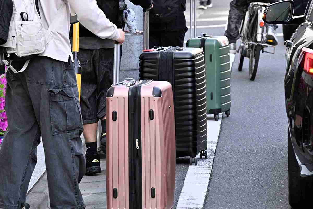 池袋で「スーツケース大量投棄」のナゾ　犯人は誰なのか…　住民は「1個や2個じゃない。知らぬ間に出てくる」（全文） | デイリー新潮