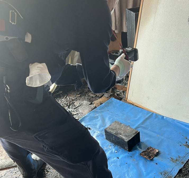 ベテラン歌手の自宅が「中国製バッテリー爆発」で全焼 被害は4,500万円だけじゃない…本人が語る喪失と“ネット通販の闇”