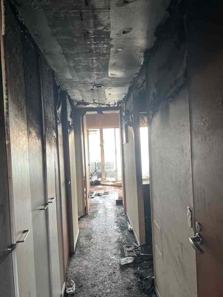 ベテラン歌手の自宅が「中国製バッテリー爆発」で全焼 被害は4,500万円だけじゃない…本人が語る喪失と“ネット通販の闇”