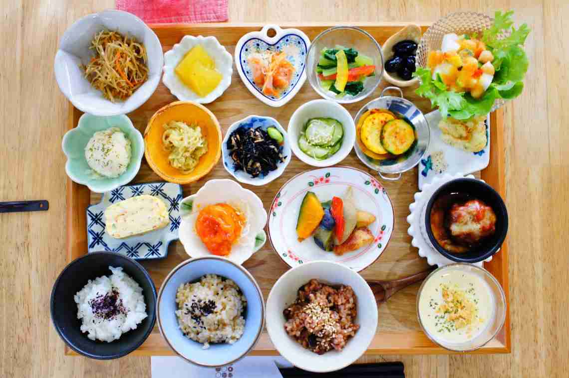 小さな贅沢がたくさん…2026年トレンドグルメ「豆皿定食」ナゼ人気？