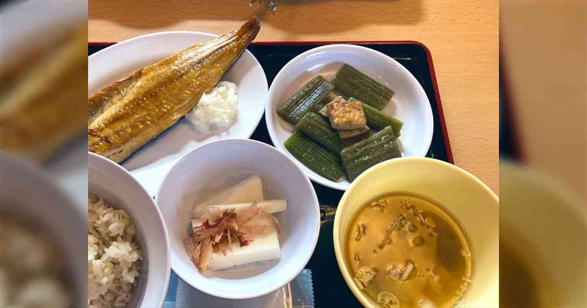網走監獄で食べた監獄飯にあったバカでかいフキの含め煮が美味しすぎて忘れられない…というかこれは本当にフキだったんでしょうか？→道民「これデカいの？」 - Togetter