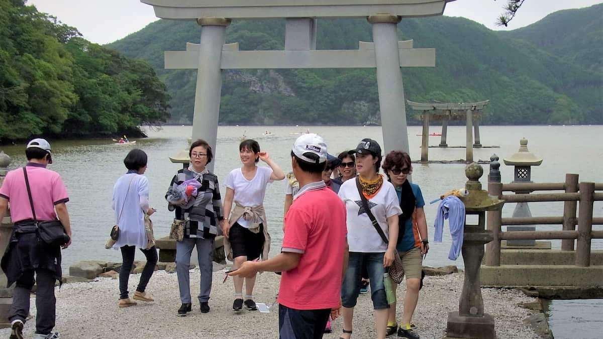  「道徳守れ」「国の恥」の声、韓国人迷惑行為で立ち入り禁止の対馬の神社　韓国でも報道 - 産経ニュース