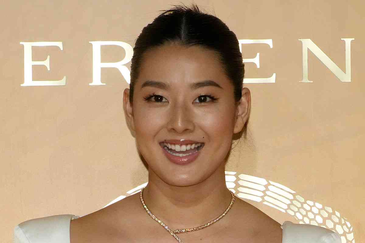 すみれ　ショートパンツに大胆デコルテ露出…“セクシーすぎる”田植え投稿に「農業にファッションは必要？」一部では違和感も | Smart FLASH/スマフラ[光文社週刊誌]