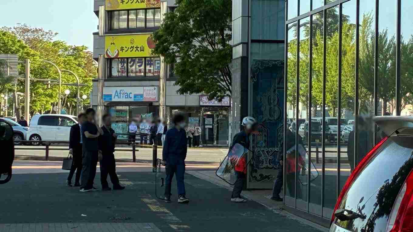 青森市中心街のホテルなど入る複合商業ビル周辺に1頭のクマ出没確認　ビル内にたてこもりか　1階の薬局には10人以上の利用者が…　午後6時過ぎに駆除　約300m離れた駐車場でもクマ目撃