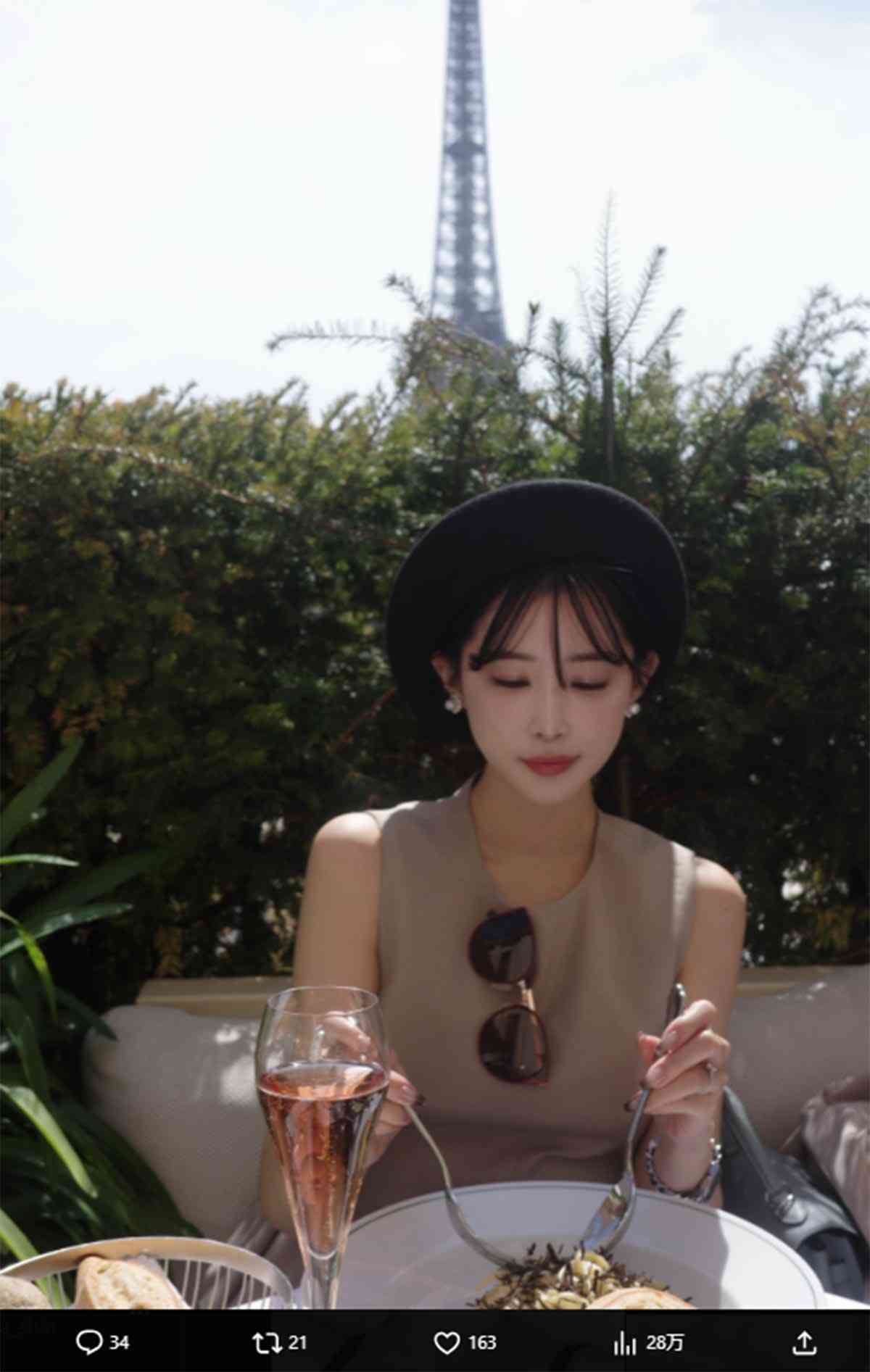 「あざといは正義」で『バチェラー』出演の休井美郷、パリでの食事シーン投稿に“不愉快そうな客”写り込み物議