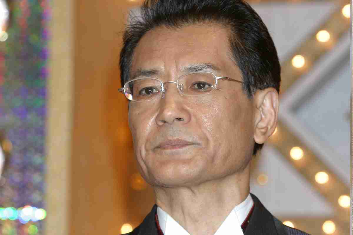《書き置きして徘徊》チワワと見つめ合ったアイフルおじさん・清水章吾（83）が認知症に　18歳下パートナーが明かす「家賃3万円アパート」での現在｜NEWSポストセブン