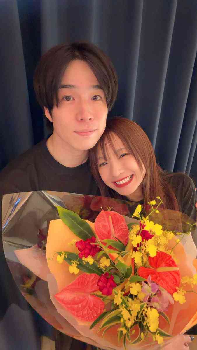 「大学あるある」で人気のレジスタンス・りょつがパチスロライターの倖田柚希との婚約を発表 「大学4留強制退学最終学歴高卒 婚約」