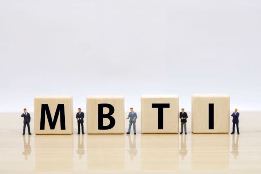 流行中のMBTIは「ニセモノ」だった！？人間関係を汚染する「科学的根拠なき性格診断ブーム」の正体（FRIDAY） - Yahoo!ニュース