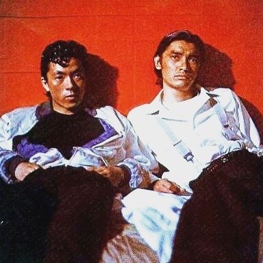 今は有名な俳優をこんな所で発見した！